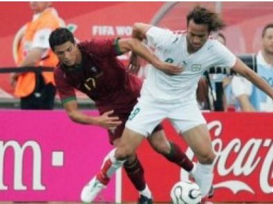 رونالدو در حسرت گرفتن توپ از علي كريمي